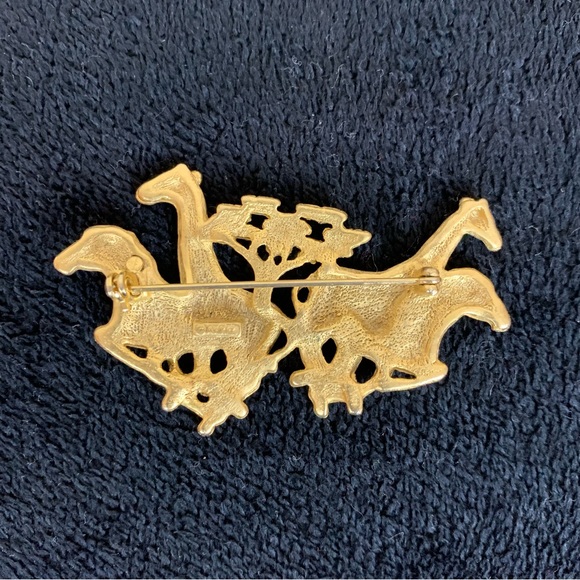 Vintage AJC Sarangetti giraffe pin brooch 2.5 x 1.5” - Picture 2 of 3
